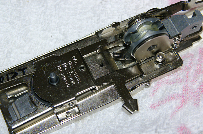 ブラザー 穴かがり器 B-6型（TA) 内部ギヤ割れ | ミシンとでんしゃ