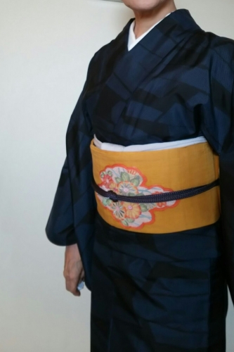 fumiko先生のキモノ手帖 紺大島もどき・スワトゥ刺繍名古屋帯で 