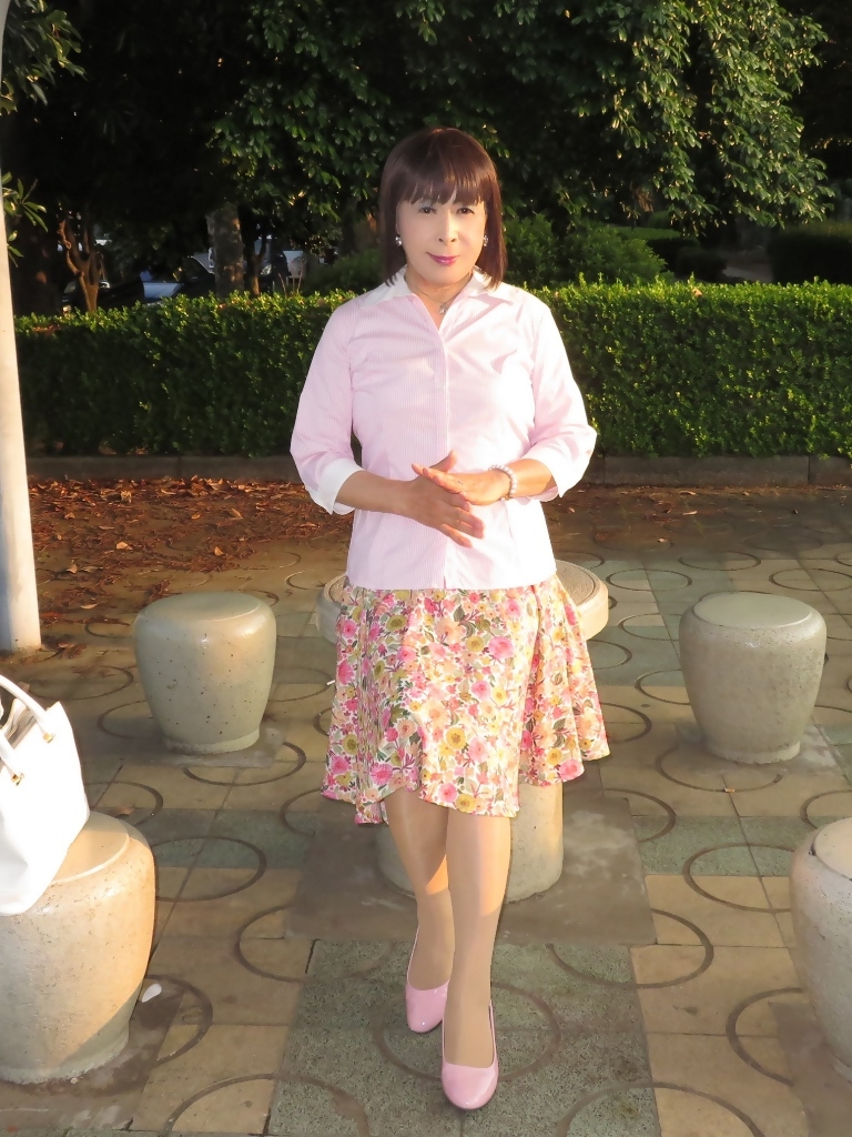 ピンクシャツ花柄スカート(7)
