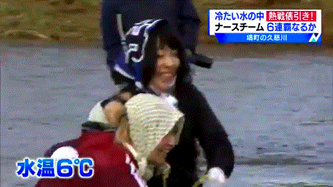 福島県塙町の俵引き競争に参加した綺麗な女性