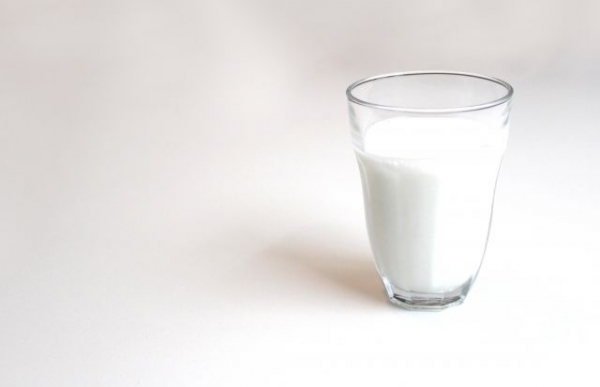 【謎】なぜ人類は消化できないはずの牛乳を飲み始めたのか？いまだに謎、動物界では異例の行動
