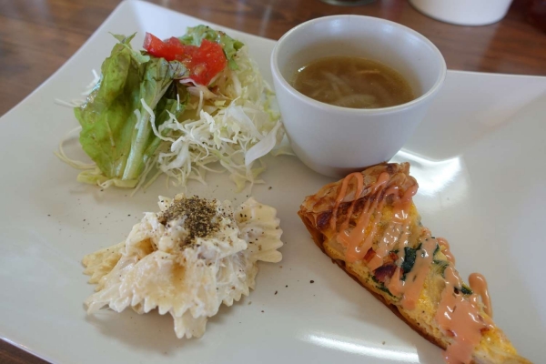 cafe USW.（カフェ　ウント　ソウ　ヴァイター)