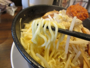 吉相県庁前　味噌ﾗｰﾒﾝ　麺