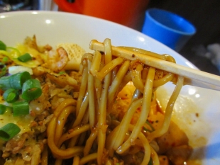 武士屋　ﾁｰｽﾞﾏｾﾞﾏｰﾎﾞｰ　麺