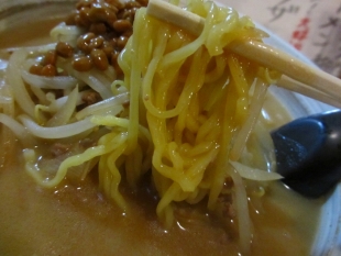 和SYU太　味噌納豆ﾆﾝﾆｸﾗｰﾒﾝ　麺