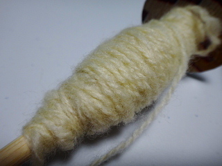 ローソンのお箸スピンドルで試し紡ぎした糸
