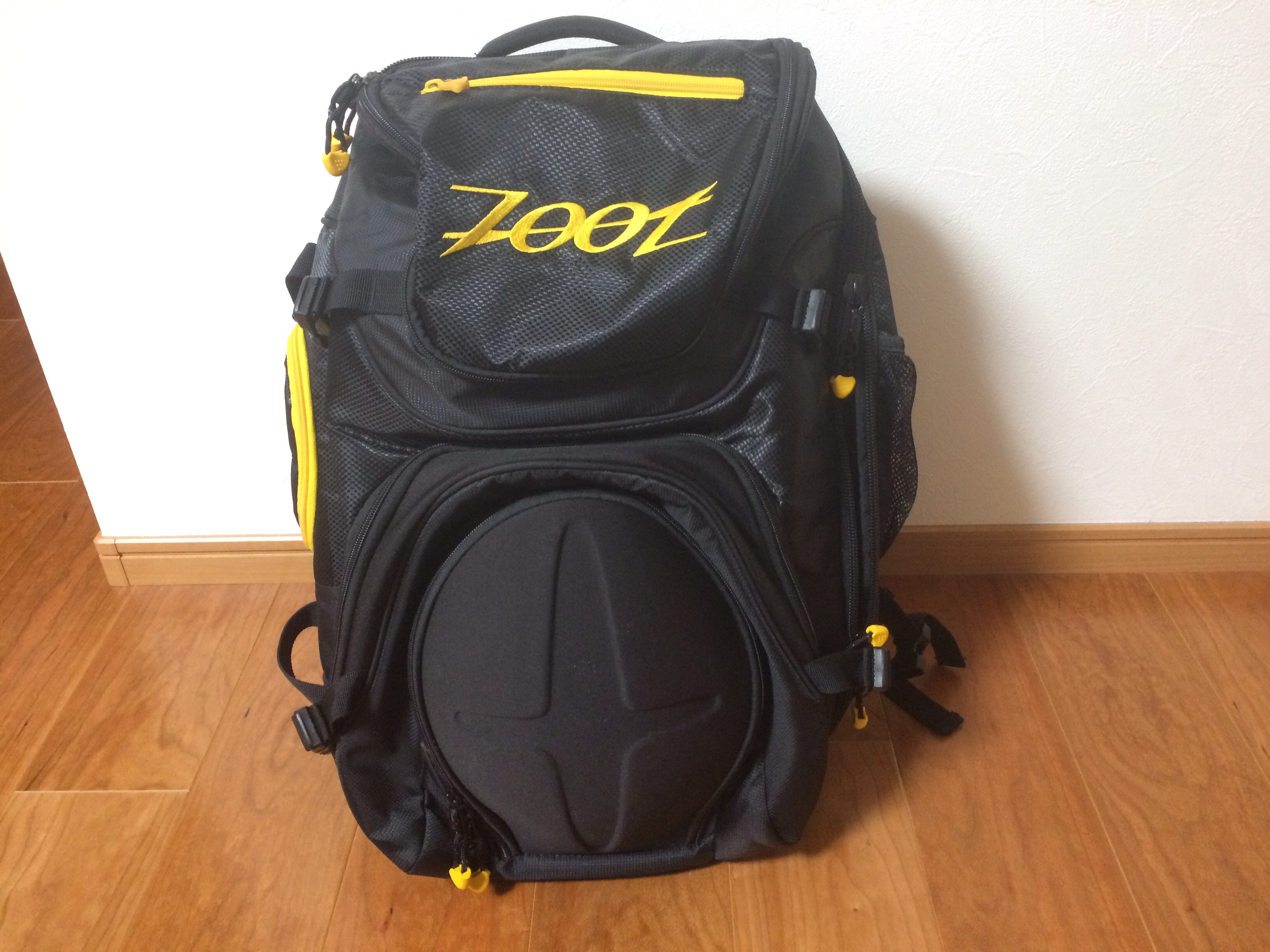 トライアスロンレースの荷物運搬には「Zoot Ultra TRI Bag 