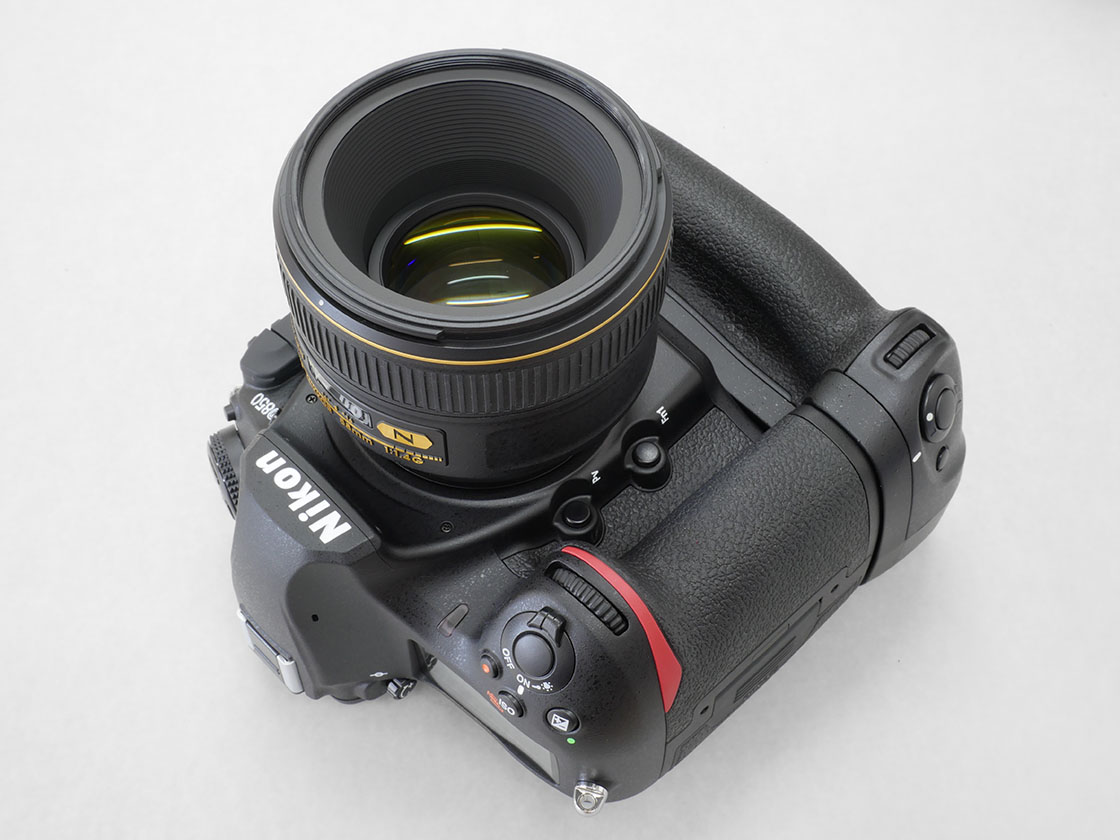 Nikon マルチパワーバッテリーパック MB-D18